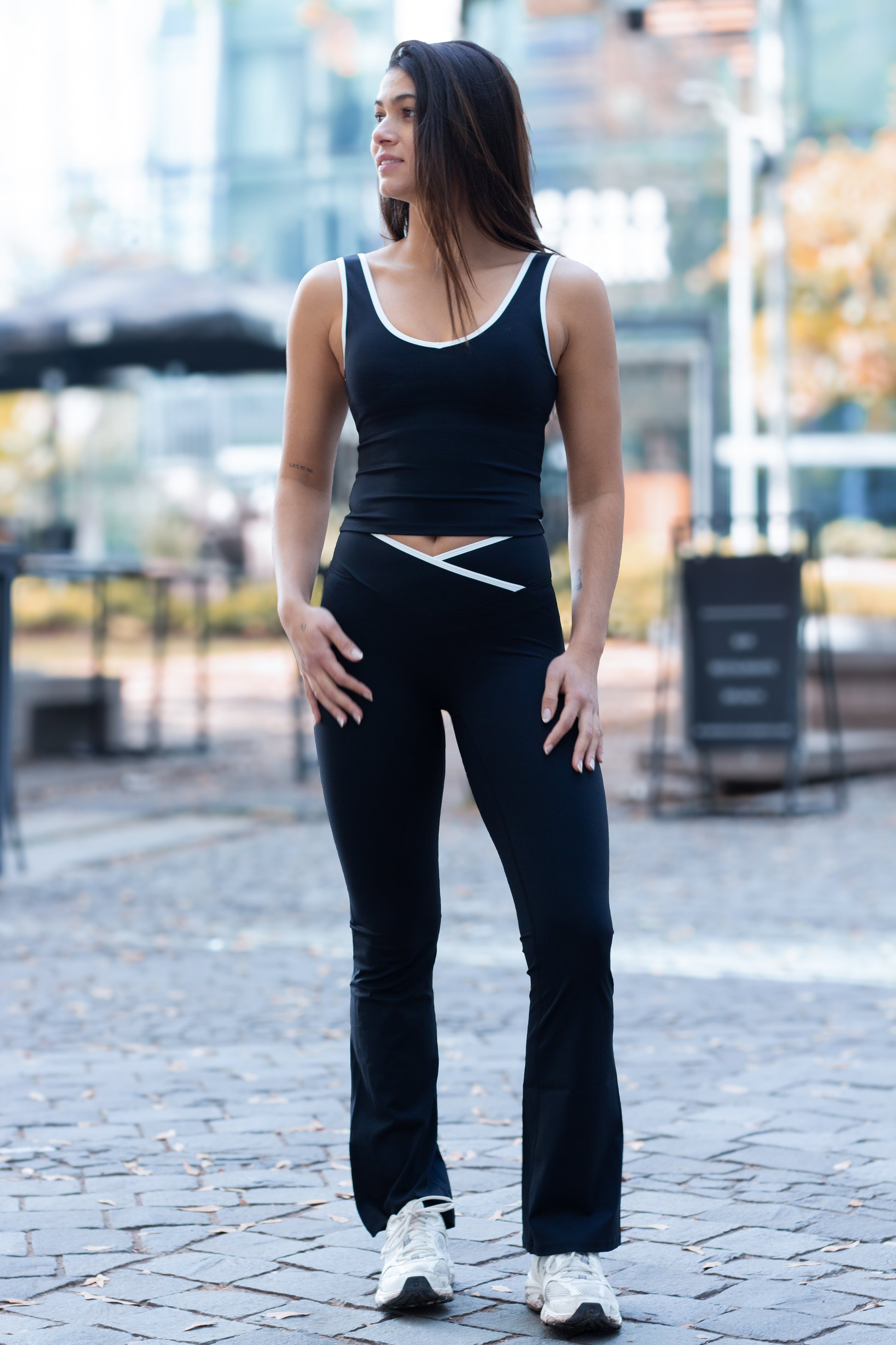 Conjunto V Black Pants + VLong